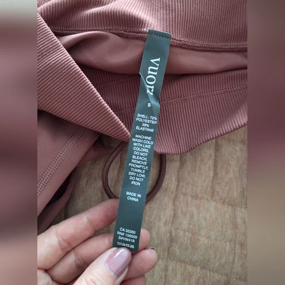 Vuori Daily Jogger NWT Rosewood - Picture 5 of 7